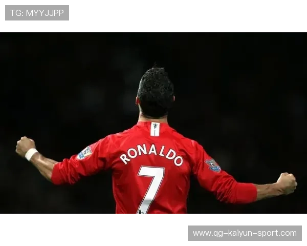 中后卫在训练中练习“压迫回撤”节奏，防线更具弹性